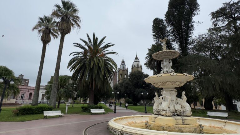 La plaza “Alvear” de Paraná cambiará su nombre por el de “Patrono San Miguel Arcángel”