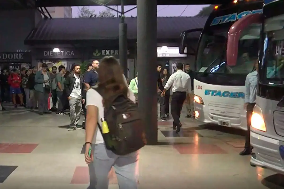 No partieron colectivos desde la terminal de Paraná por una sorpresiva medida de fuerza