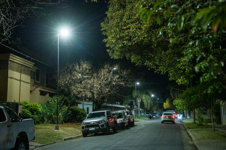 El plan Paraná 100% LED sigue modernizando el sistema de alumbrado público de nuevos barrios