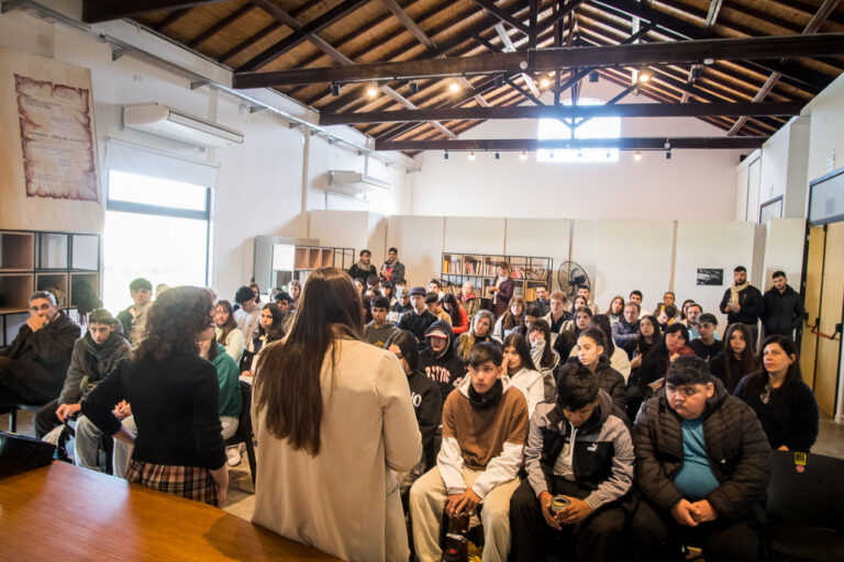 Más de 100 estudiantes secundarios participan del concurso El Lore de Tu Barrio