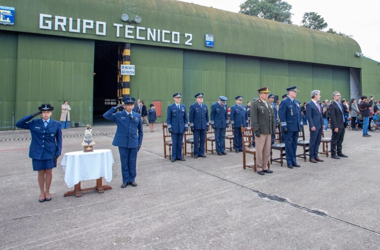 El gobierno provincial acompañó el 44° aniversario del Bautismo de Fuego de la Fuerza Aérea