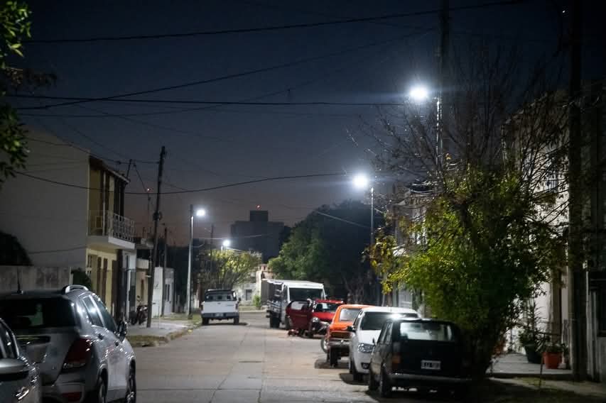 El programa Paraná 100% LED sigue mejorando la calidad de vida en los barrios
