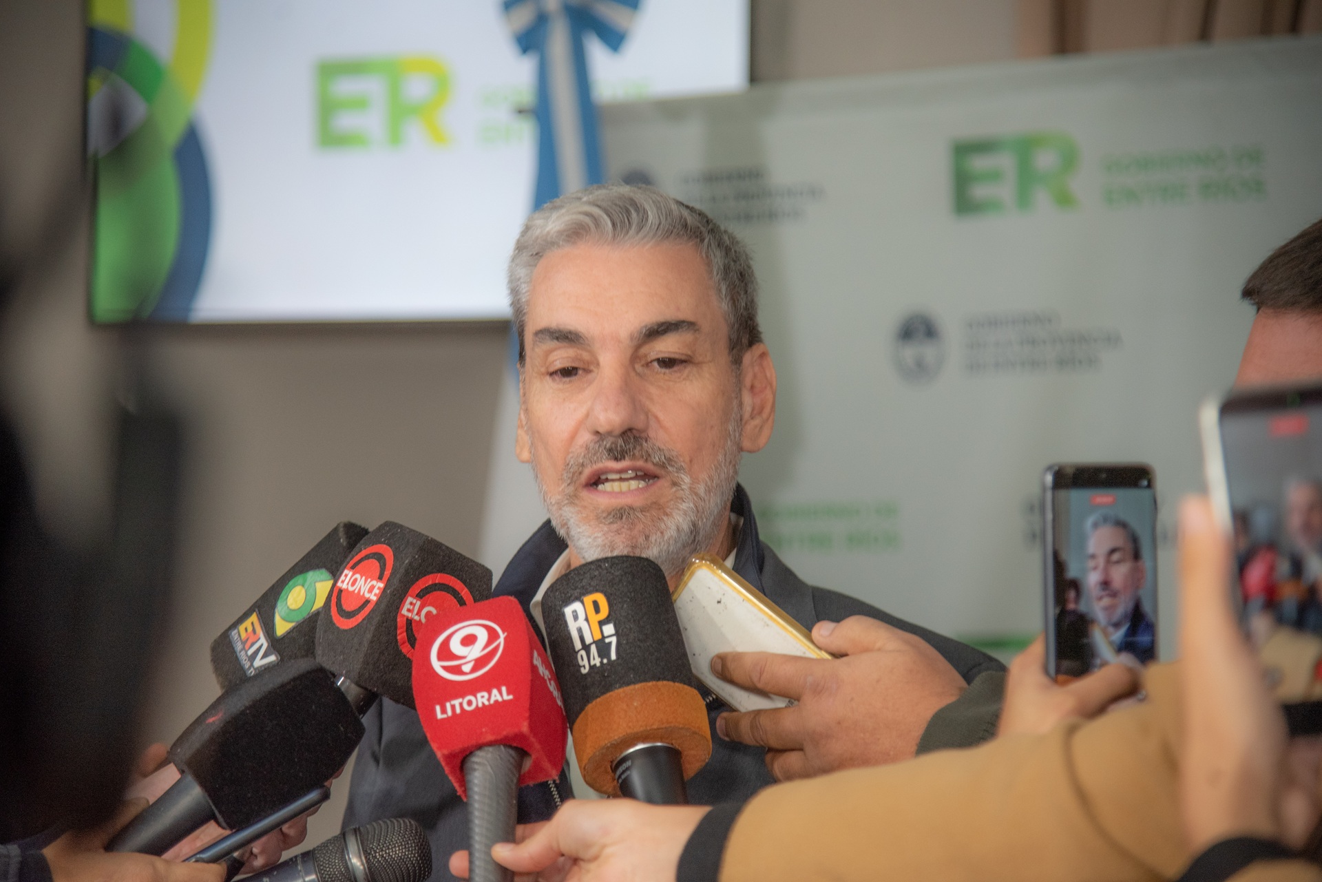 El gobierno anuncia un programa para aliviar deudas y recuperar la capacidad de consumo de los trabajadores entrerrianos