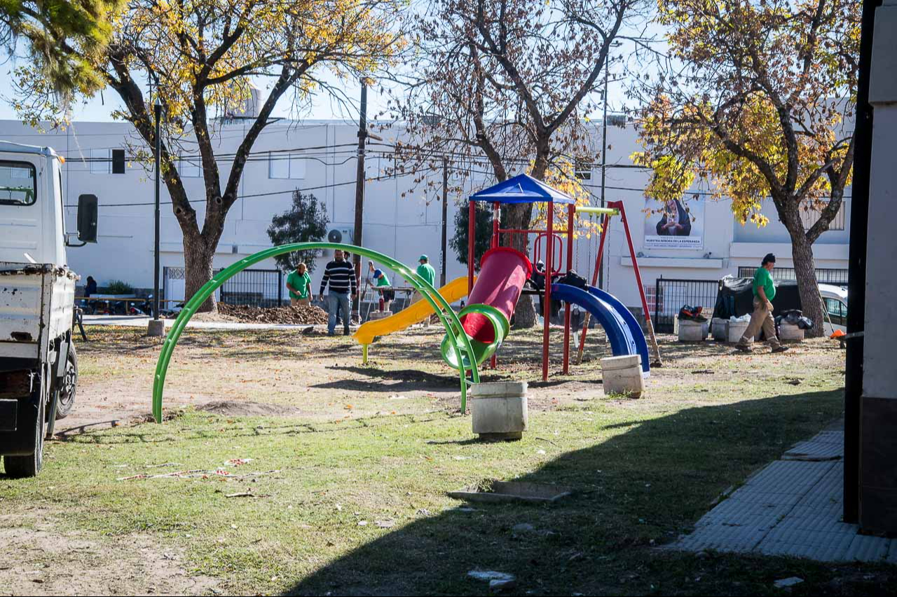 Barrio Mariano Moreno: La Municipalidad  recupera la Plaza Primera Junta