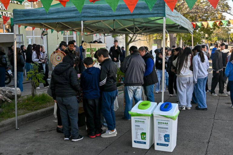 Conciencia ambiental y compromiso: alumnos de la escuela Olegario Víctor Andrade participaron de una jornada de Ecocanje