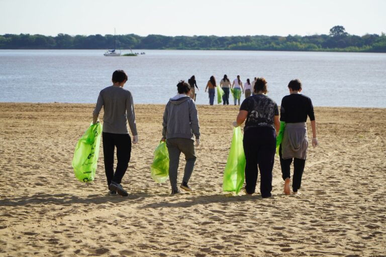 La conciencia ambiental ganó relevancia en una jornada junto al río