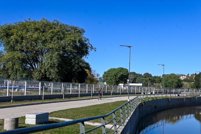 Avanza la obra de vinculación e integración sociourbana como complemento al saneamiento del Arroyo Las Viejas