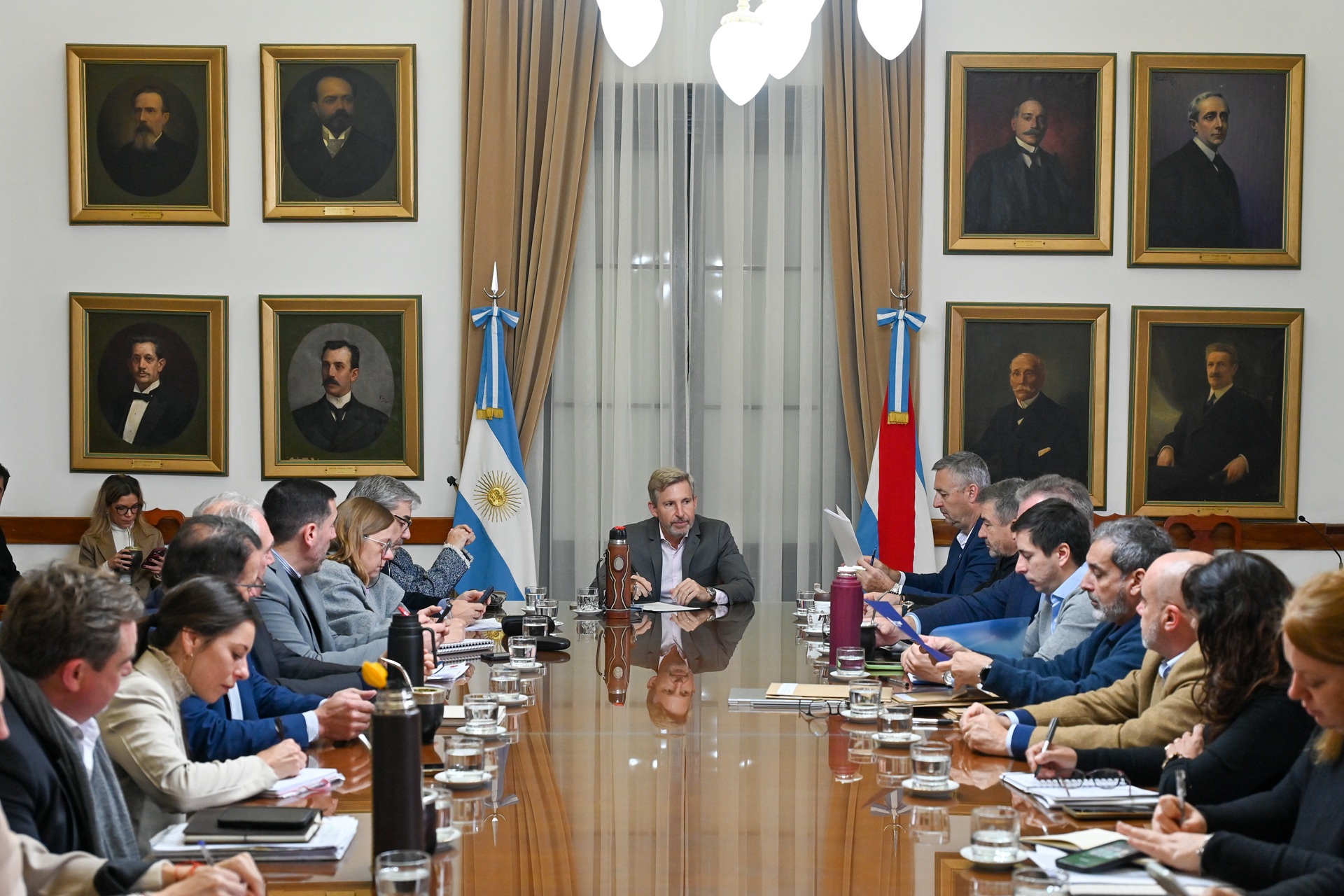 Obras, seguridad y actos por el 20 de junio estuvieron en la agenda de la reunión de gabinete