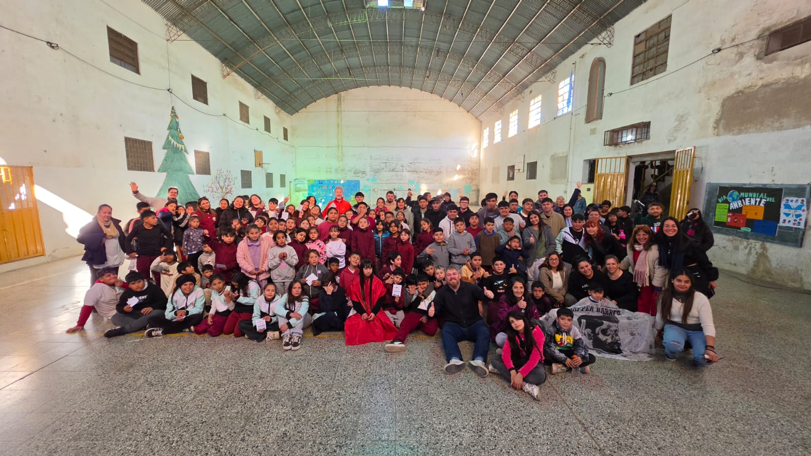 PARADAR y el Centro de Peluqueros realizaron una nueva jornada solidaria con cortes de cabello gratuitos en barrio Macarone de Paraná