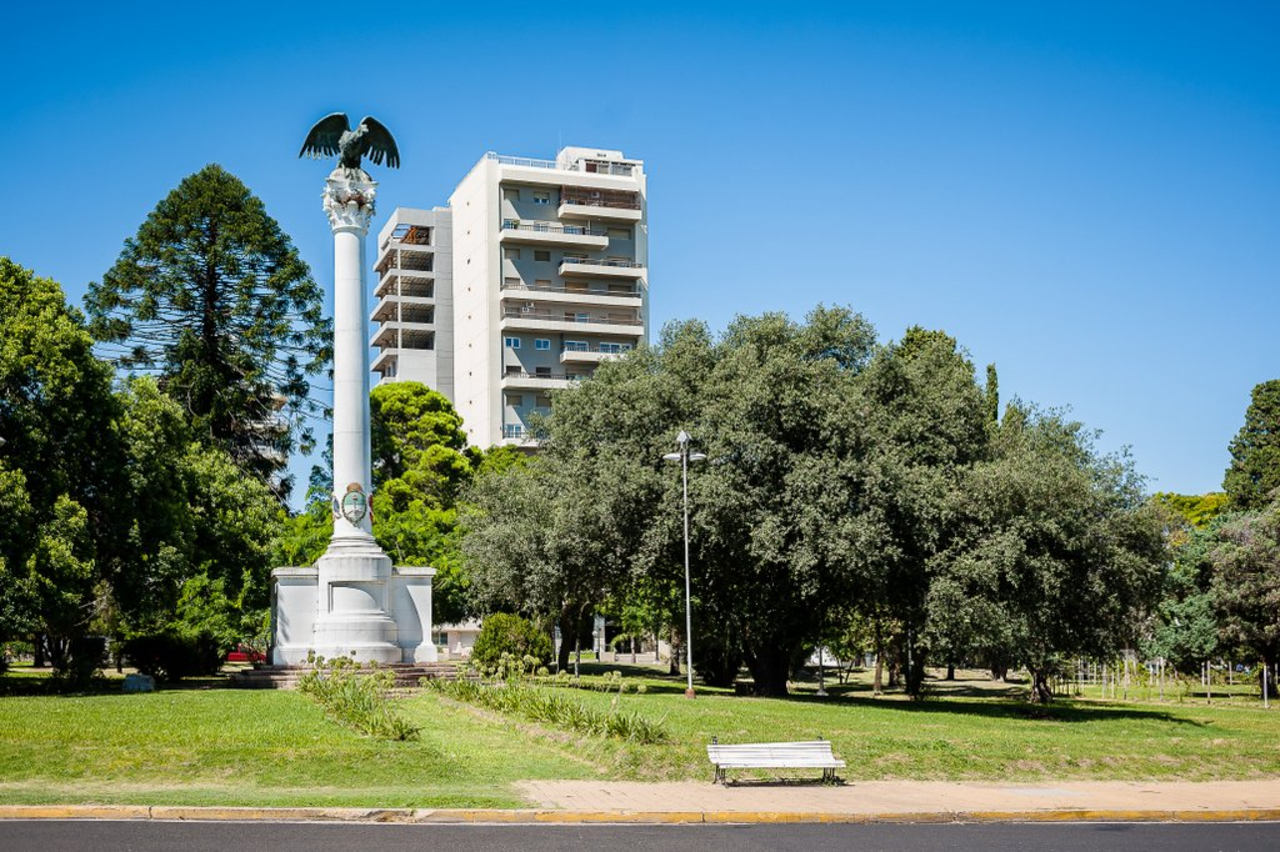 El Municipio y escuelas izarán la Bandera Argentina en conmemoración de la elevación a Villa de Paraná