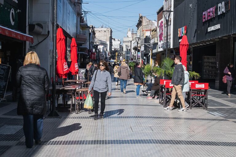 La Peatonal San Martín vive el “Miércoles de Paseo” con actividad