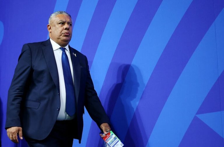 La Justicia de los EEUU incautó los teléfonos de Claudio “Chiqui” Tapia y otros dirigentes de la AFA antes del regreso de la Selección: fueron citados a declarar
