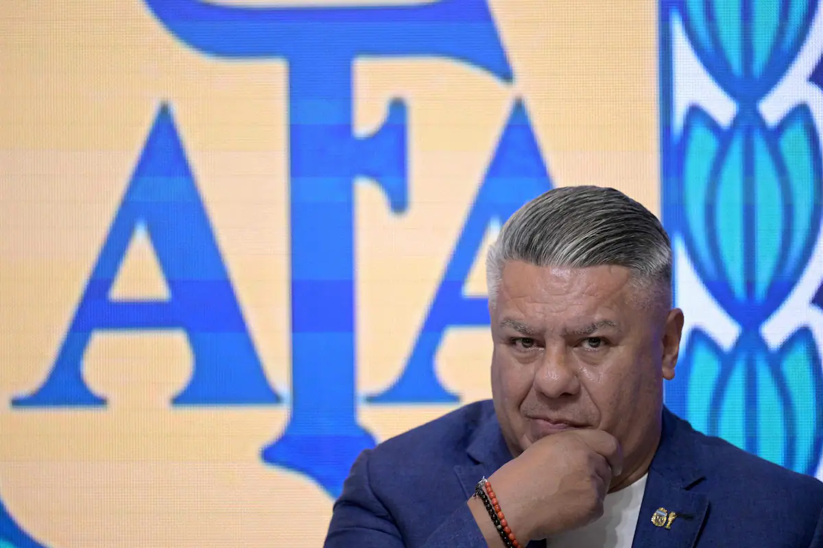 La AFA negó que la Justicia de EE.UU. haya citado a “Chiqui” Tapia y secuestrado su celular