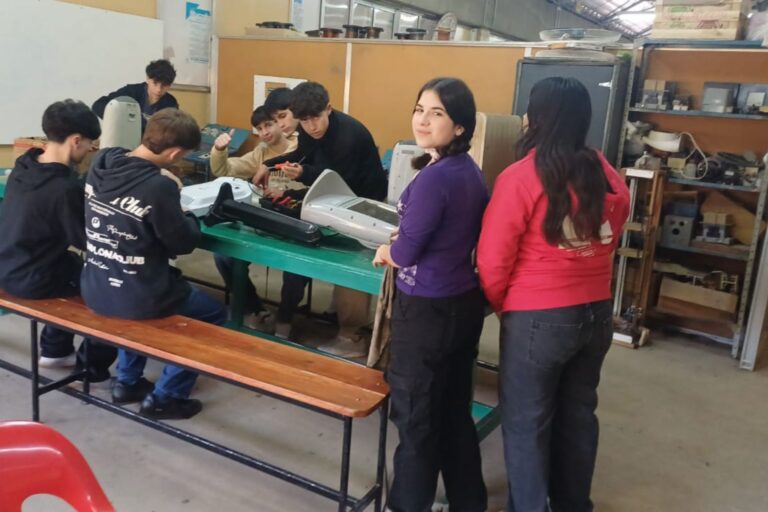 Estudiantes de la EET N° 1 Etchebarne de Villaguay reparan estufas y las entregan a jardines y escuelas