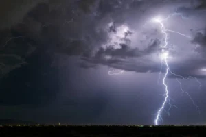 Renuevan la alerta naranja por tormentas para este martes