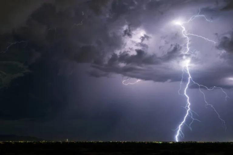 Renuevan la alerta naranja por tormentas para este martes