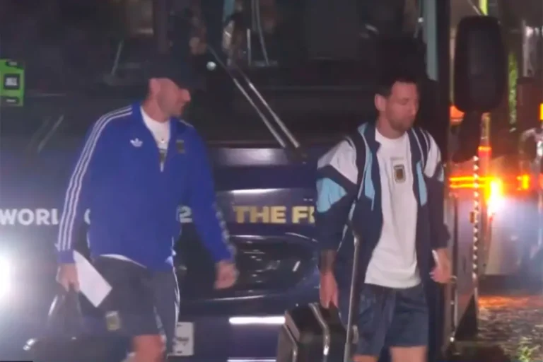 Tras un retraso en el vuelo, la Selección Argentina llegó a Nueva Jersey