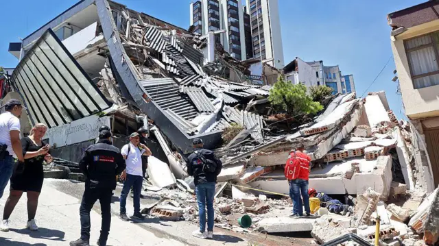 Asciende a 265 la cifra de muertos por el terremoto en Colombia