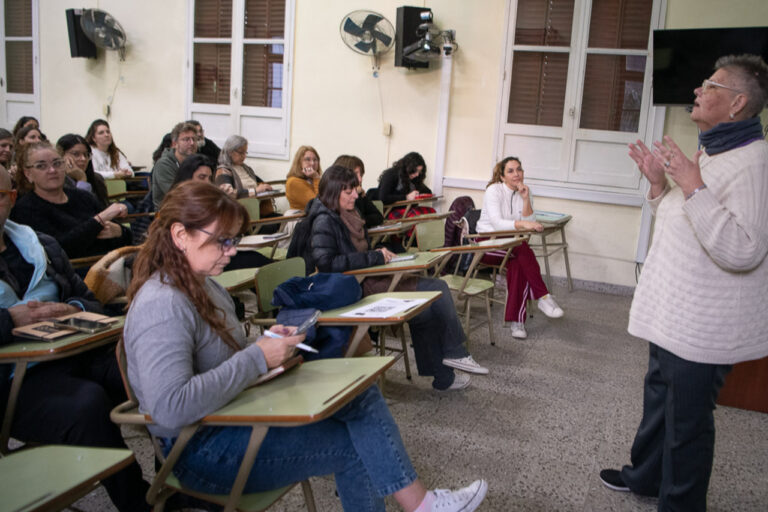 Diseña Paraná realizó la última clínica de diseño con más de 100 emprendedores