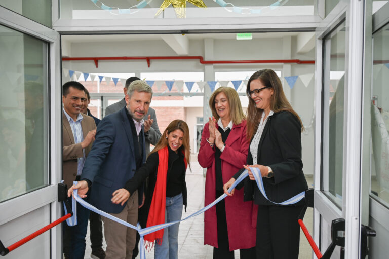 Frigerio inauguró el nuevo edificio de la escuela secundaria del Bicentenario de Paraná