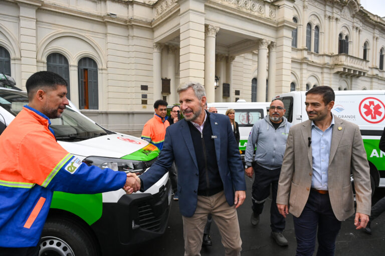 Entre Ríos refuerza el sistema sanitario con la incorporación de 24 ambulancias y nuevo equipamiento