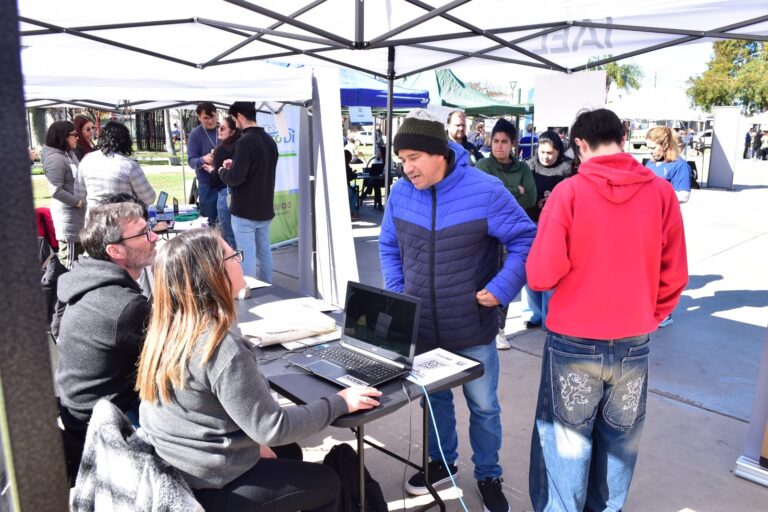 Entre Ríos con Vos llega al parque Gazzano con trámites y servicios de la provincia