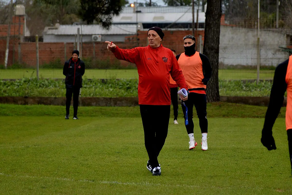 Marcelo Fuentes inicia un nuevo ciclo como DT de Patronato que recibe este miércoles a Atlanta