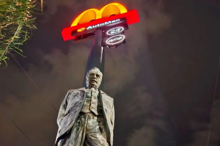 Paraná: El busto de Alfonsín será reubicado en Plaza San Miguel