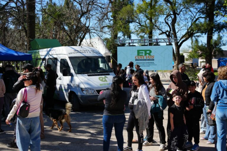 ER con Vos llega al barrio AATRA de Paraná para acercar trámites y servicios