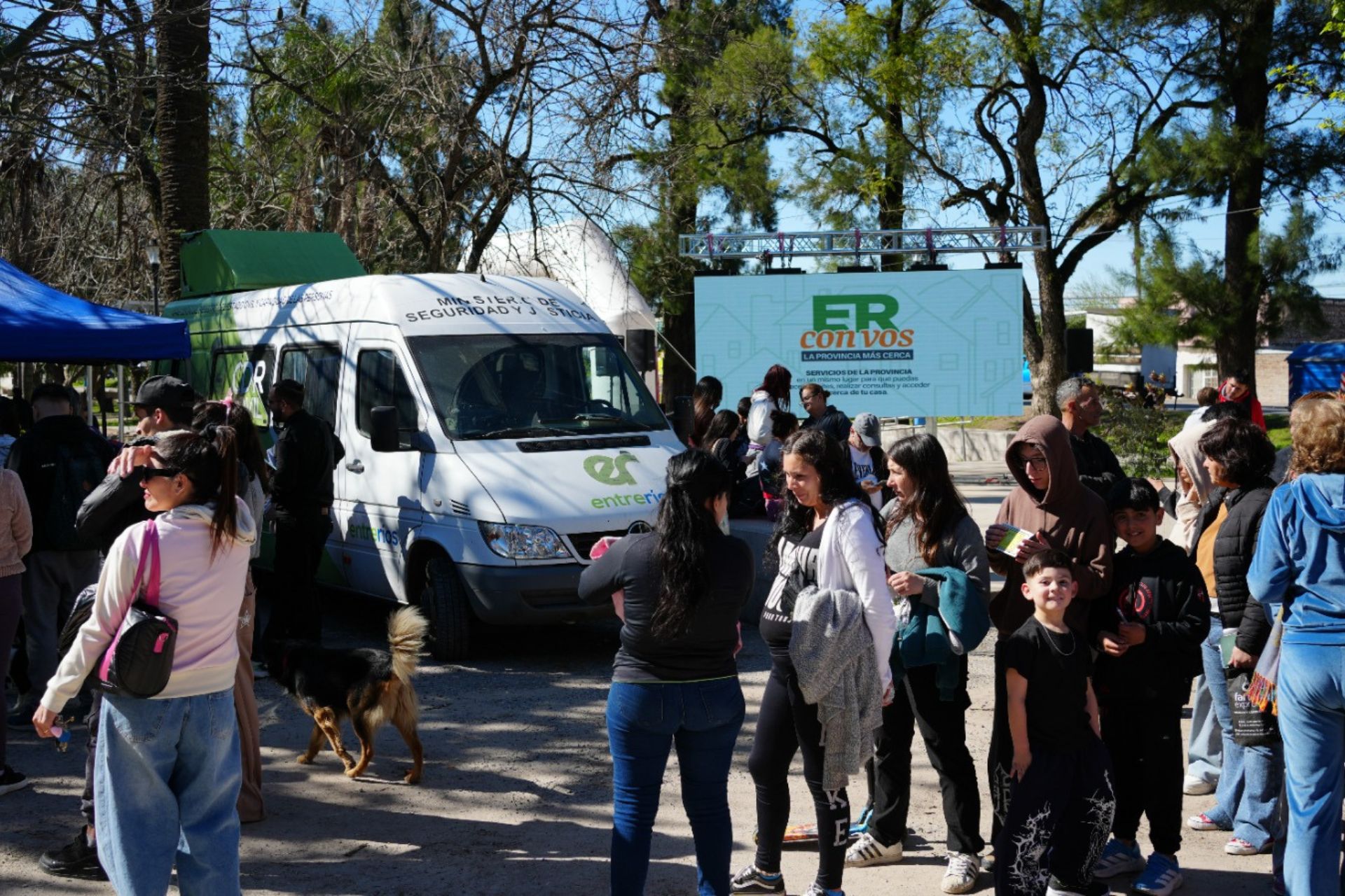 ER con Vos llega al barrio AATRA de Paraná para acercar trámites y servicios