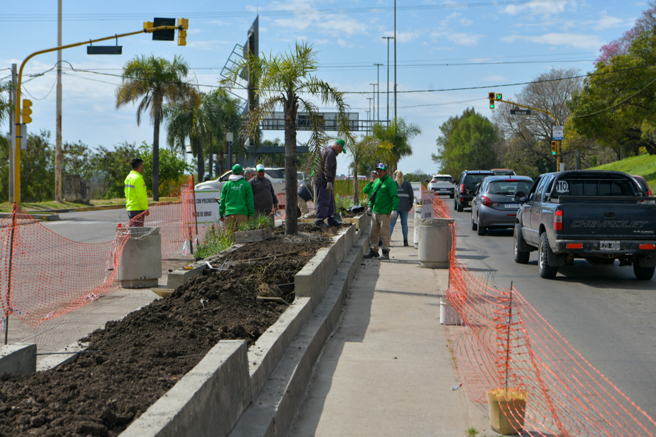 Renuevan el ingreso a Paraná con obras de puesta en valor y nuevo diseño de los canteros