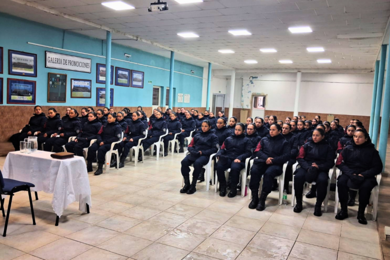Capacitaron a aspirantes de la Policía ante el fenómeno de El Niño