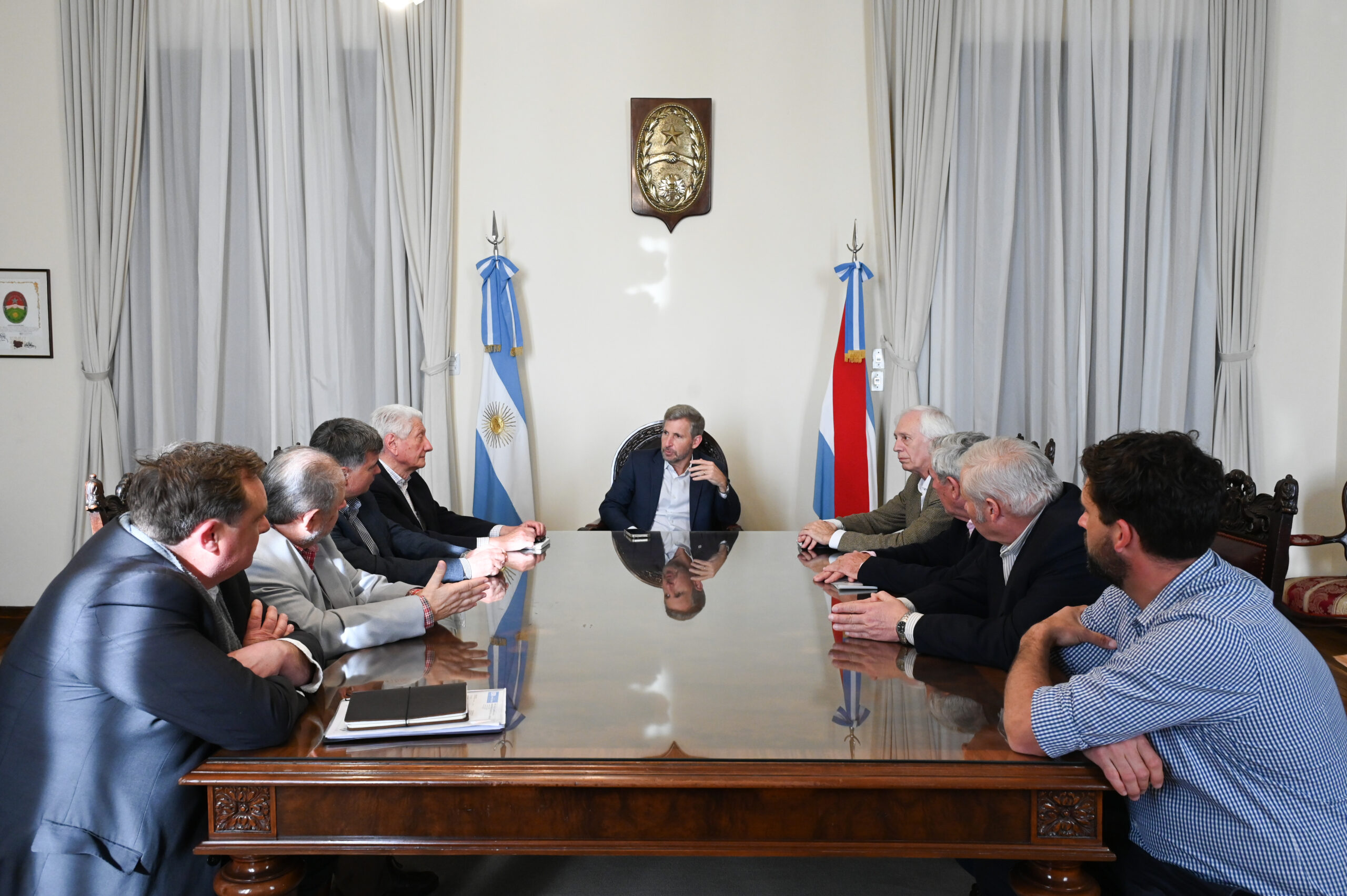 Frigerio recibió a representantes de CRA y Farer para analizar la situación de los caminos rurales
