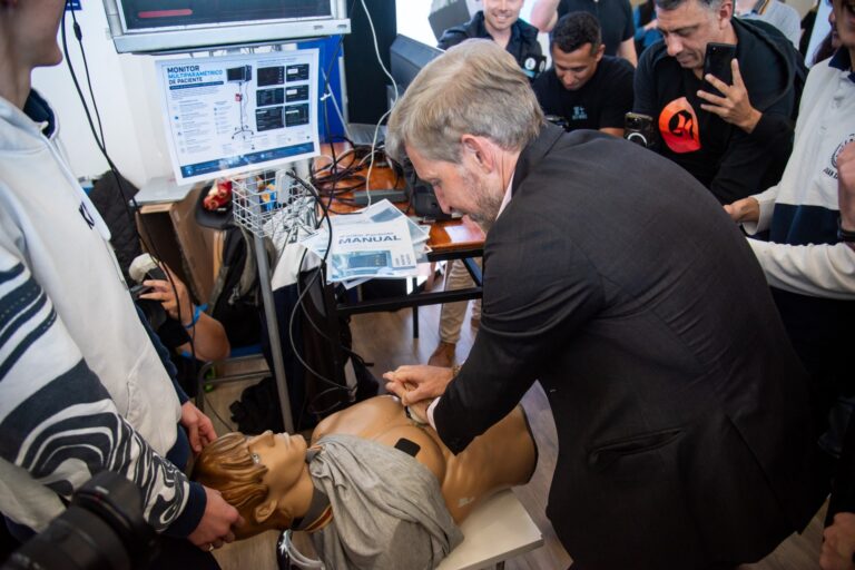 Frigerio visitó Campus Party y destacó la formación en inteligencia artificial como política pública de futuro