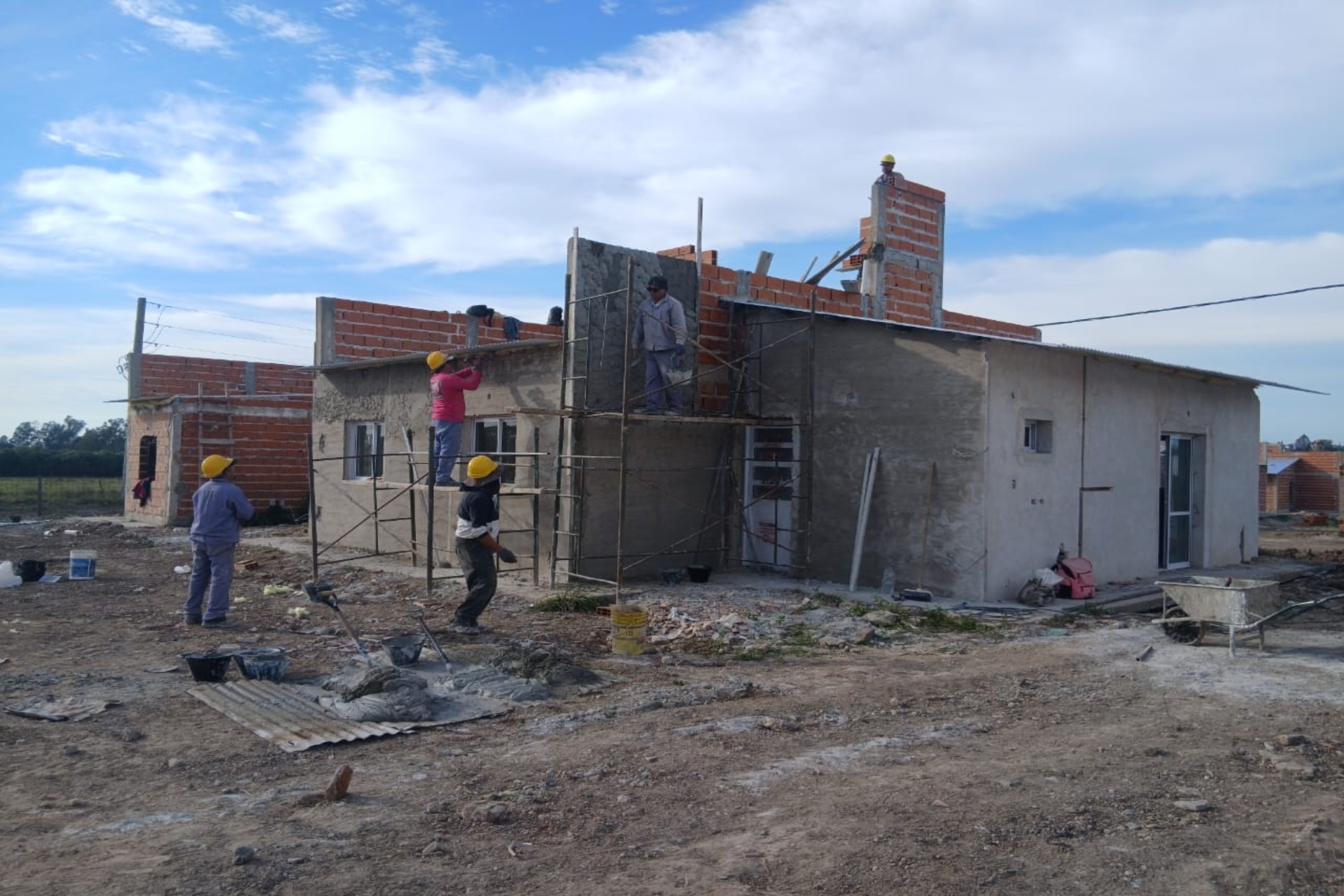 Avanzan las obras de 30 viviendas en Paraná