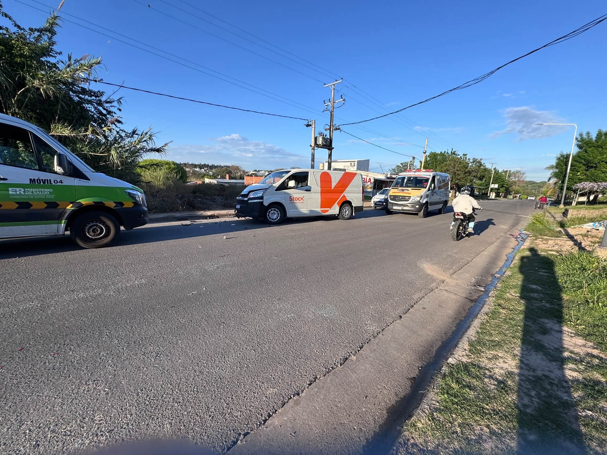 Choque entre dos vehículos en calle Juan Báez: un menor recibió asistencia médica
