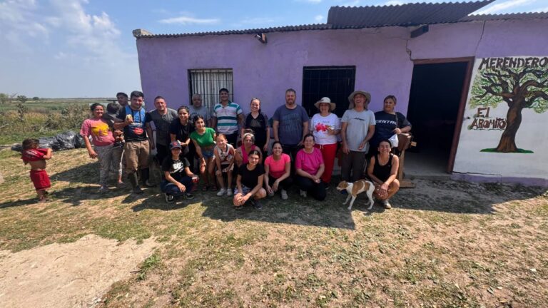 Más de 40 voluntarios recuperaron un merendero y asistieron a más de 20 familias en Paraná