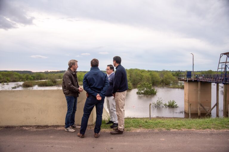 Frigerio recorrió las zonas afectadas por la creciente en Concordia y encabezó una reunión del Comité de Emergencia