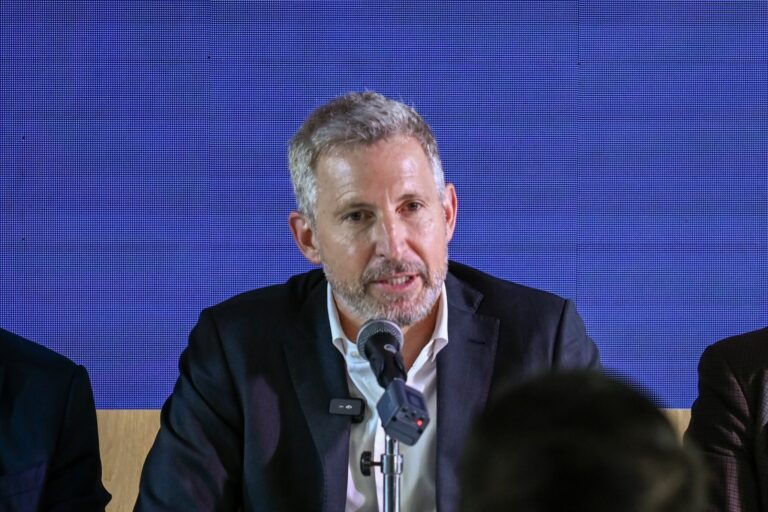 Frigerio presentó las oportunidades de inversión de Entre Ríos ante empresarios europeos en París