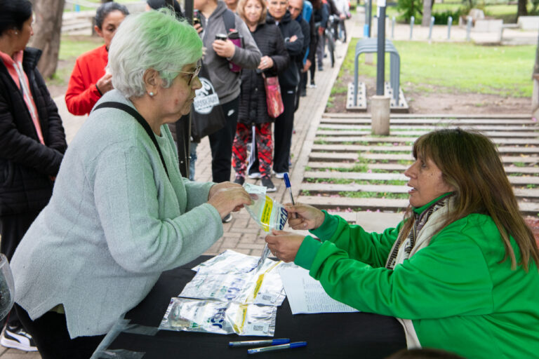 Primavera en el Gazzano reunió producción local, feria y entrega de semillas