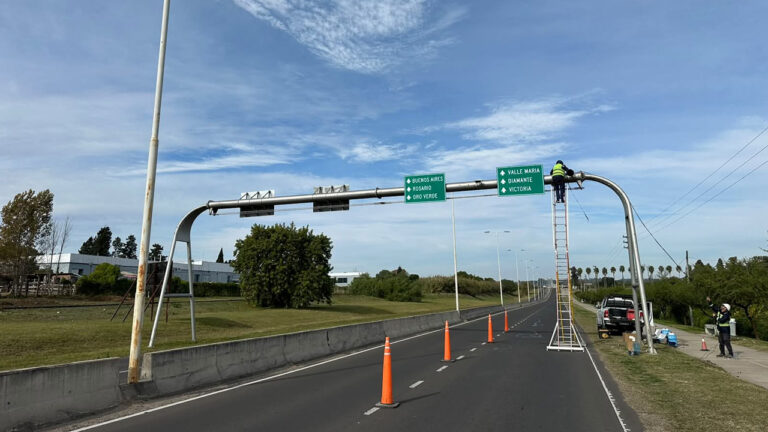 Desde el 15 de octubre comienzan las fotomultas en el acceso a Oro Verde: cuánto costarán