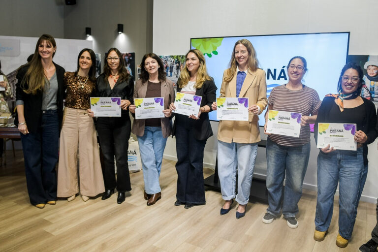 Diseña Paraná reconoció a emprendedores y capacitadores del ciclo 2026