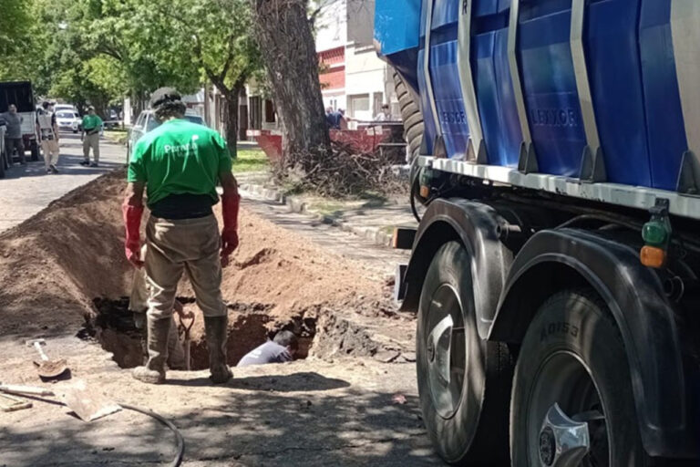 Paraná: realizan trabajos de reparación en las redes de agua y cloacas en distintos puntos de la ciudad