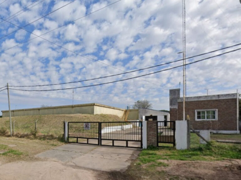 Colocan una válvula para regular la presión y optimizar la distribución de agua potable en la zona sur