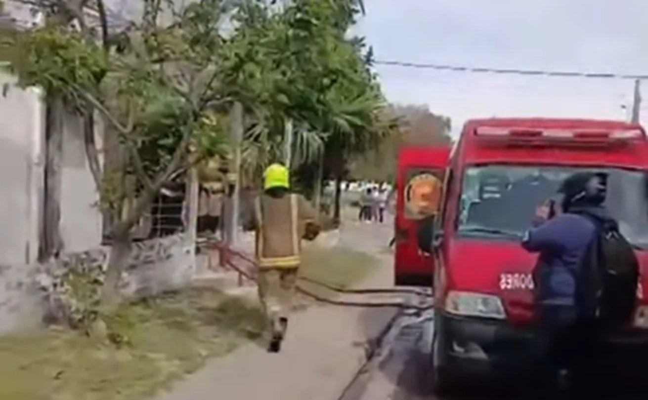 Se incendió una sala de velatorios en Paraná y una joven fue rescatada desmayada